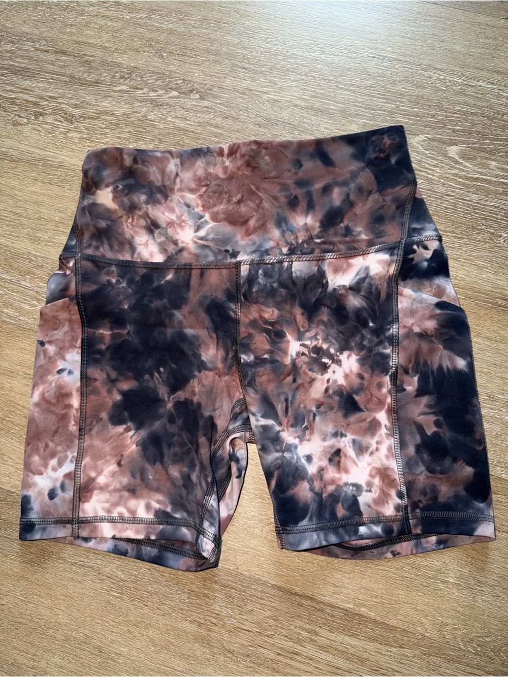 lululemon Align High-Rise Short 6” with side pockets